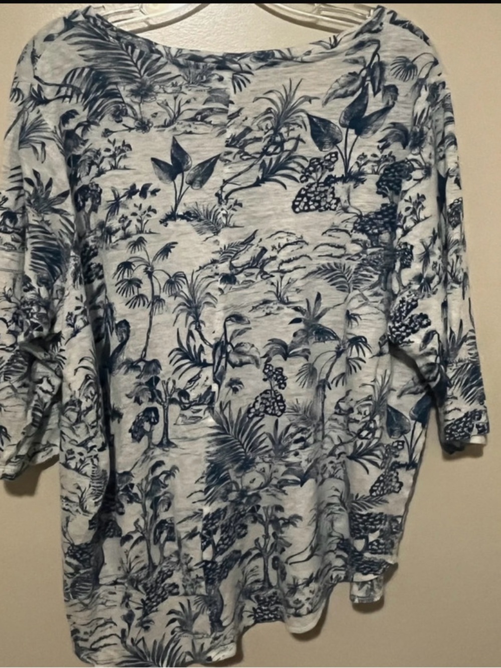 Nicole Miller White and Navy Linen Top with Botanical Motif